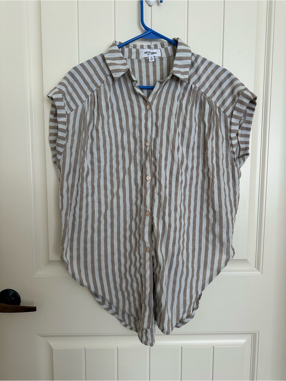 Women’s button up top